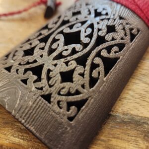 closeup of mangopare lattice design on sandalwood toki necklace